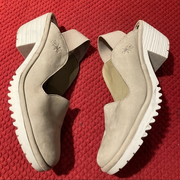 FLY LONDON Sz 39 Whit Pull On Leather Upper Made in Portugal  Sandals - Picture 6 of 9